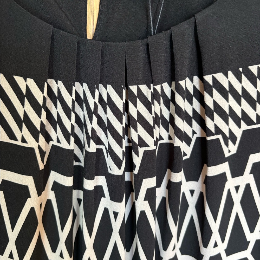 NWT Calvin Klein Women’s sleeveless blouse color black and khaki size 2x - Picture 6 of 7